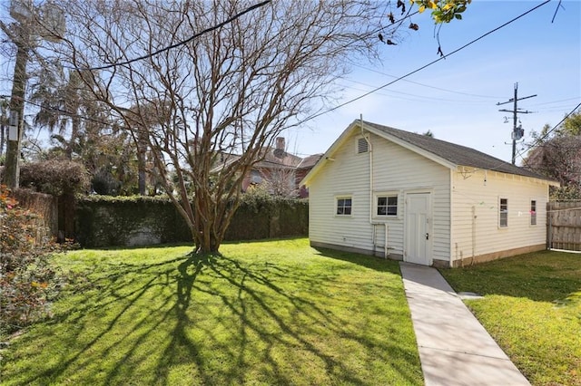 view of yard featuring a fenced backyard and an outdoor structure