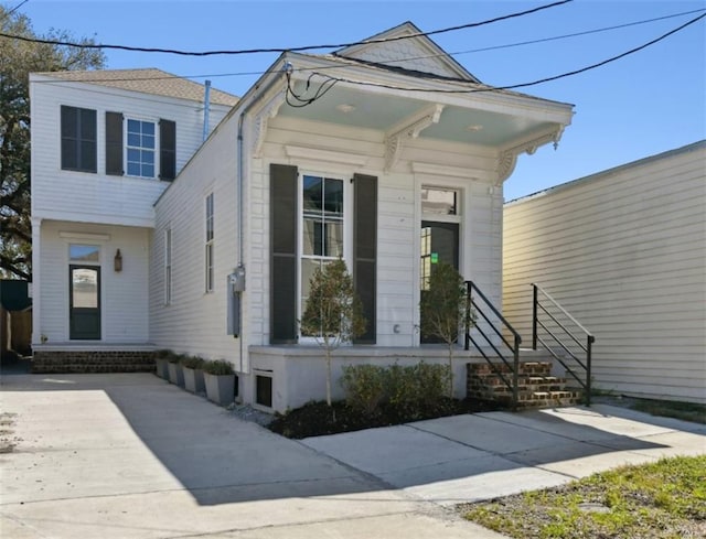 view of front of property