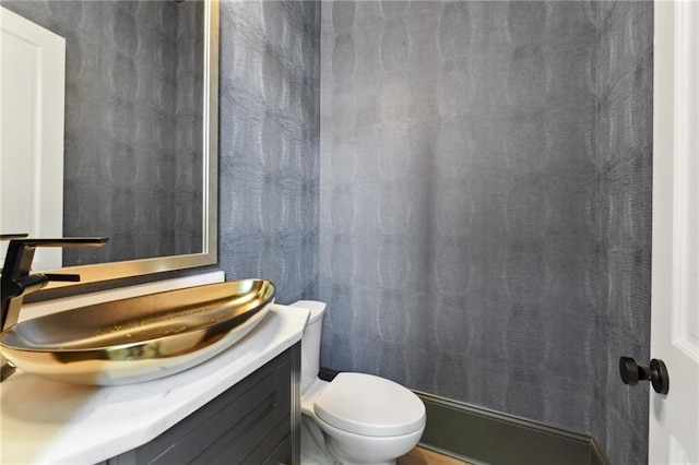 bathroom featuring toilet, a shower with curtain, and vanity