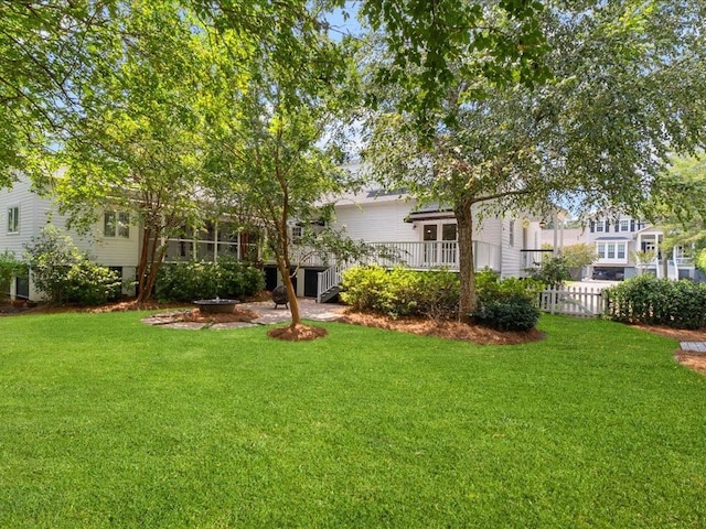 view of yard featuring fence