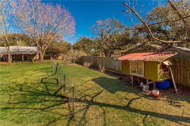 view of yard featuring a fenced backyard