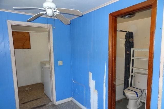 bathroom featuring ceiling fan, ornamental molding, and toilet