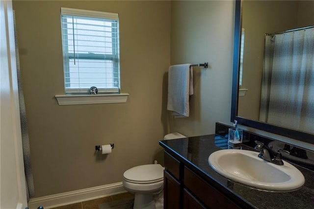 bathroom featuring a shower with shower curtain, vanity, toilet, and baseboards