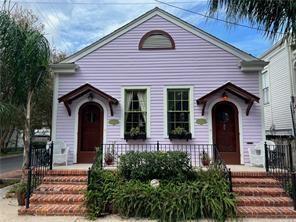 view of front of property with a porch