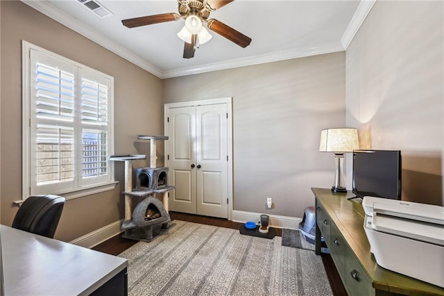 home office with ceiling fan, baseboards, visible vents, and ornamental molding