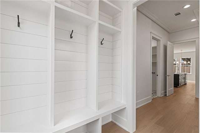 mudroom with baseboards, wood finished floors, visible vents, and recessed lighting