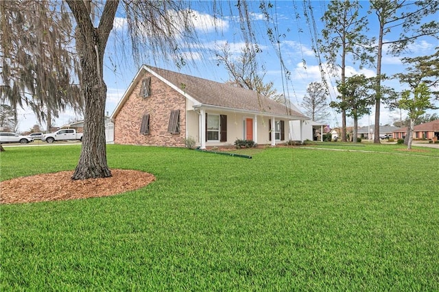 view of front of property featuring brick siding and a front yard