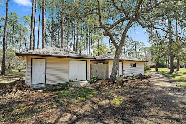 view of front facade featuring an outdoor structure