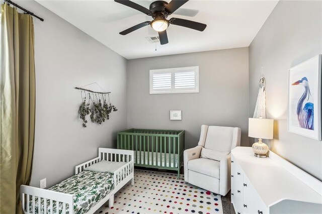 bedroom with ceiling fan