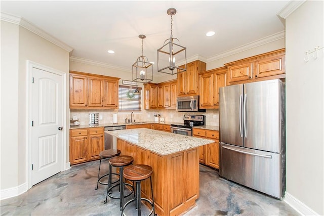 kitchen featuring stainless steel appliances, a sink, a kitchen island, concrete flooring, and baseboards