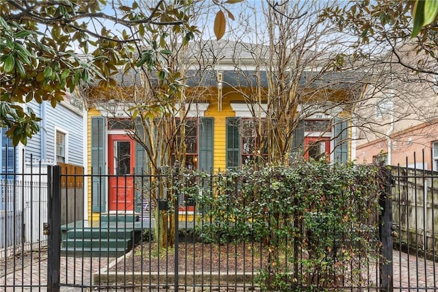 view of front facade with a fenced front yard and a gate