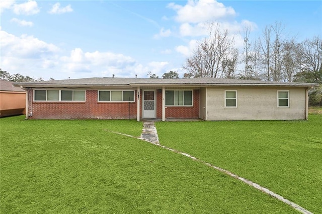 view of front of property with a front lawn and brick siding