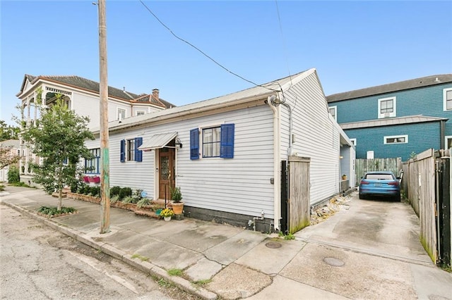 view of front of property featuring fence and concrete driveway