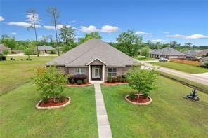 view of front of home featuring a front yard