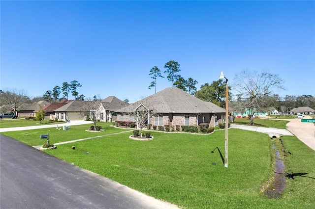 view of front facade with a front lawn