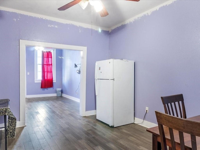 dining area with ceiling fan, dark wood-type flooring, and baseboards