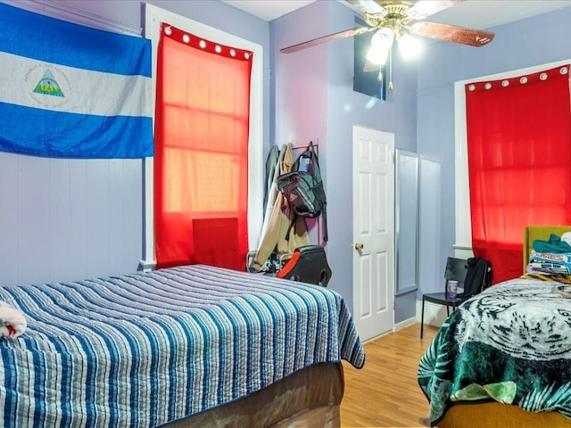 bedroom featuring wood finished floors and a ceiling fan