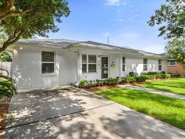 ranch-style house with a front lawn