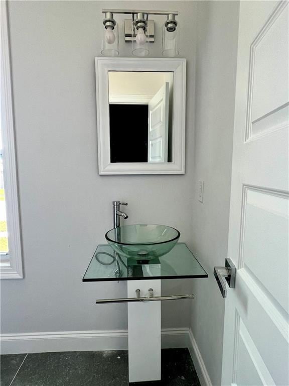 bathroom featuring a sink and baseboards