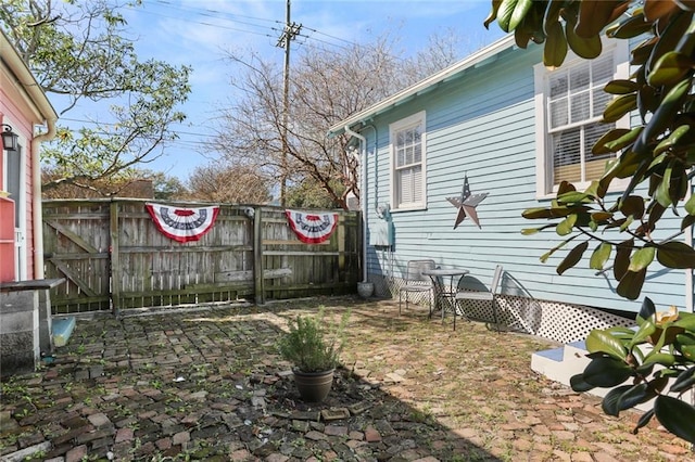 view of yard featuring fence