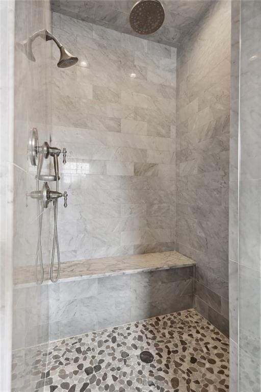 bathroom featuring a tile shower