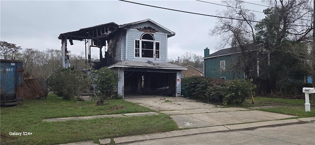 view of front of home with a garage, a front yard, and driveway