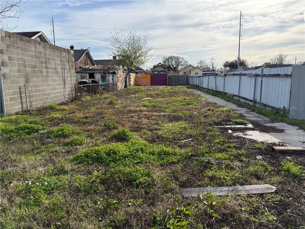 2327 Arts St, New Orleans, LA 70117