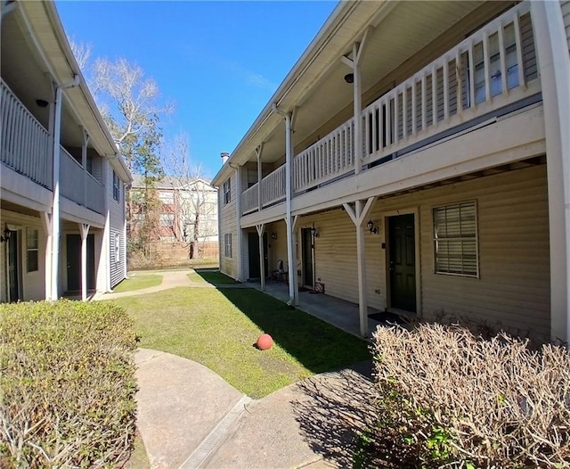 view of yard with a patio