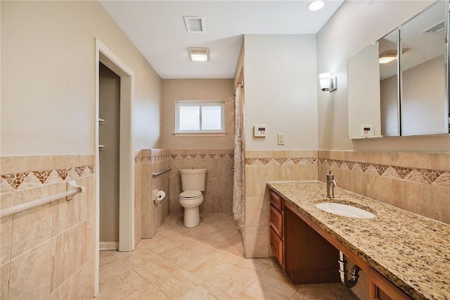 full bathroom featuring a shower with curtain, visible vents, tile walls, and toilet