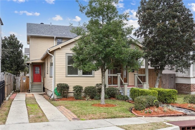 view of front of home with entry steps and fence