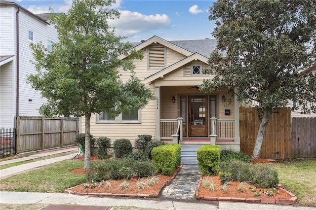 view of front of property featuring covered porch and fence