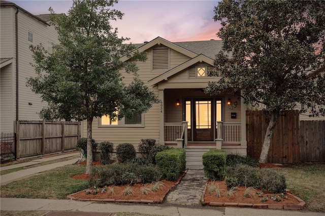 view of front of house with covered porch and fence