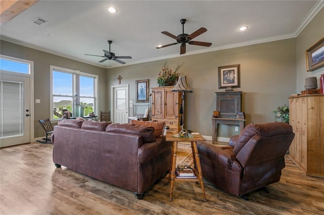 278 Lakeview Dr, Slidell, LA 70458 - living area with recessed lighting, visible vents, crown molding, and wood finished floors