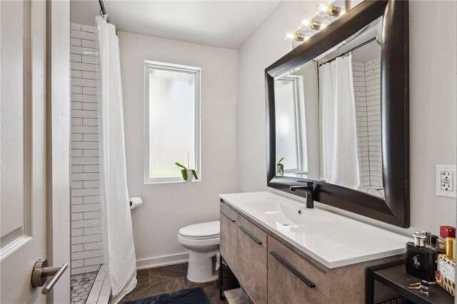 bathroom featuring toilet, a shower with curtain, baseboards, and vanity