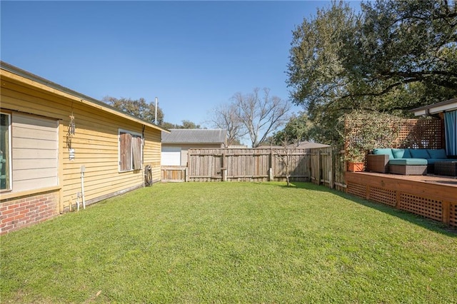 view of yard featuring a fenced backyard and outdoor lounge area