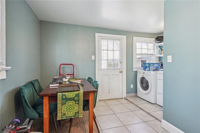 laundry area featuring laundry area, independent washer and dryer, baseboards, and light tile patterned floors