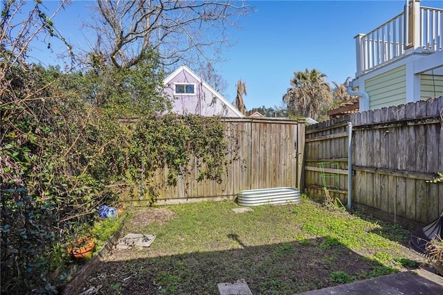 view of yard featuring a fenced backyard