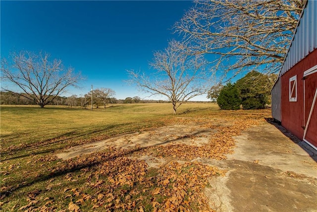 view of yard with a rural view