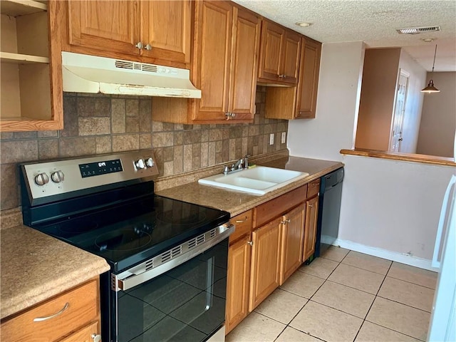 kitchen featuring under cabinet range hood, a sink, visible vents, stainless steel electric stove, and dishwasher