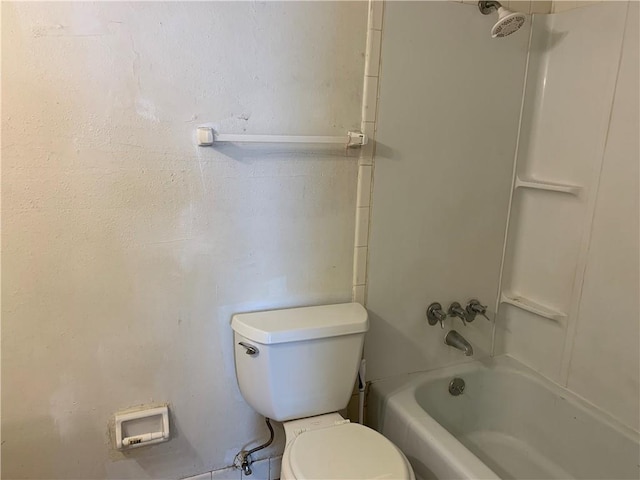 full bathroom featuring toilet and washtub / shower combination