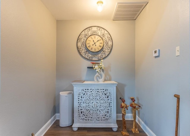 room details with wood finished floors, visible vents, and baseboards