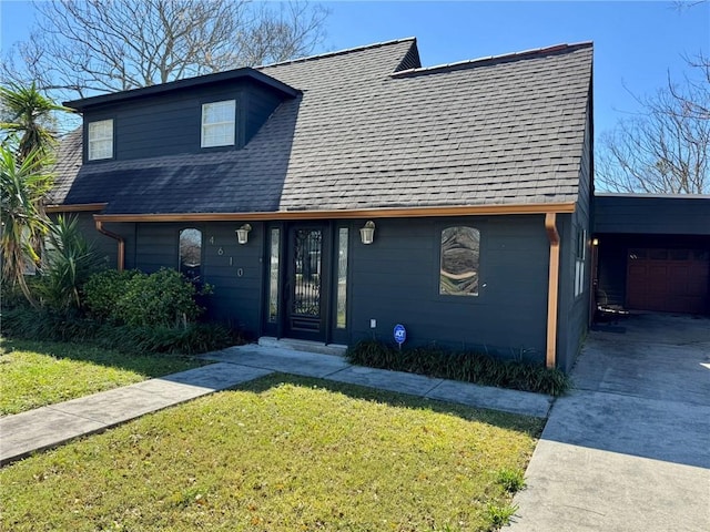 view of front of property featuring a carport, a shingled roof, a front lawn, and concrete driveway