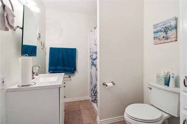 full bath featuring baseboards, a shower with shower curtain, toilet, tile patterned floors, and vanity