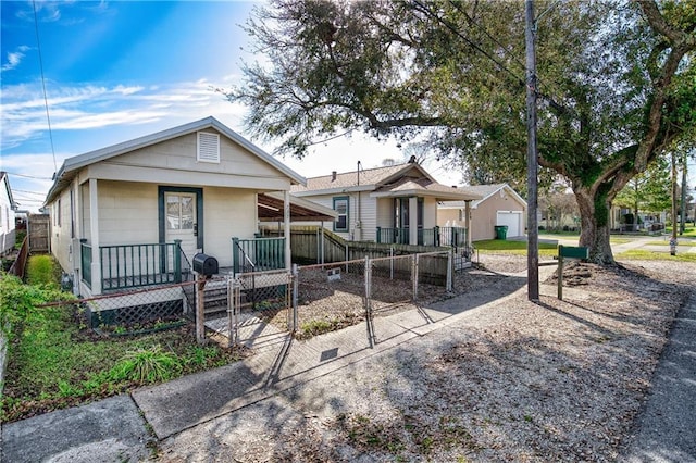 view of front of house featuring a porch, a gate, and a fenced front yard