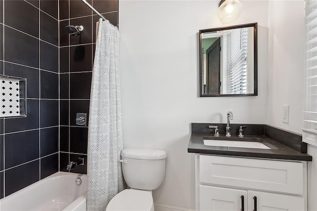 full bathroom with toilet, vanity, and shower / bath combo