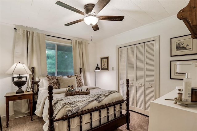 carpeted bedroom featuring ceiling fan, ornamental molding, and a closet