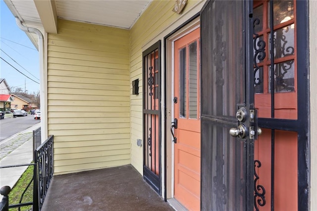 entrance to property with covered porch