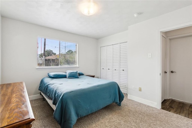 bedroom with baseboards, a closet, and carpet flooring