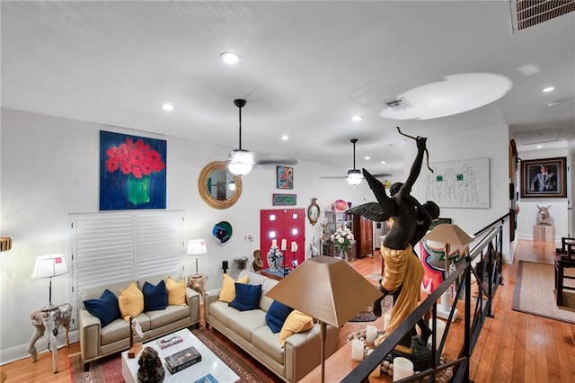 living area featuring light wood finished floors, visible vents, recessed lighting, and a ceiling fan