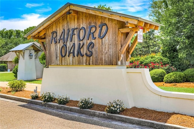 view of community / neighborhood sign